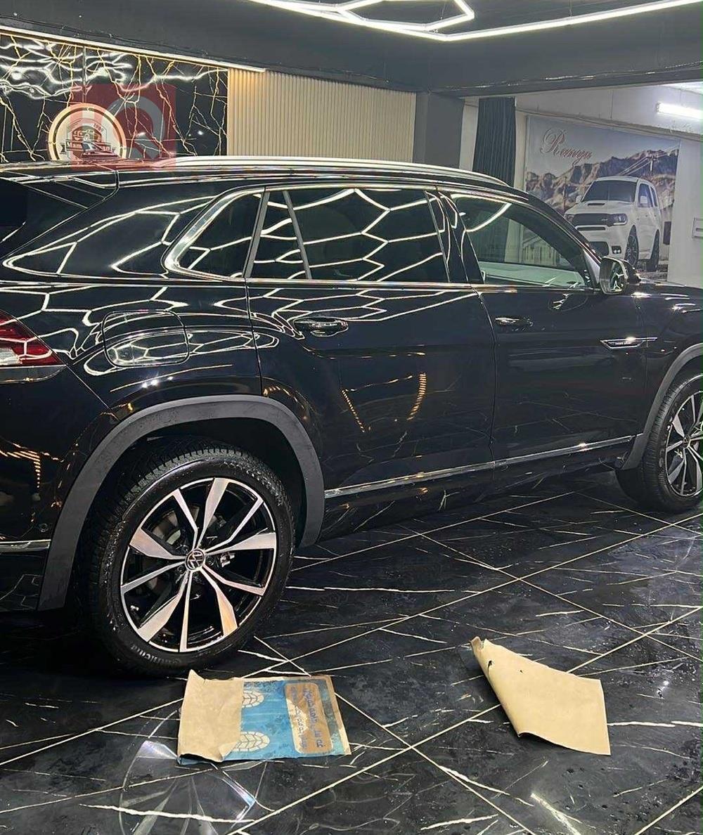 ڤۆڵکسواگن ئەتڵەس کرۆس سپۆرت